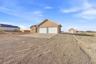 1169 E Canary Dr, Pueblo, CO 81007 - Photo 4