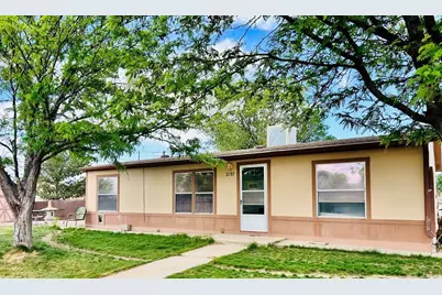 2137 W 20th St, Pueblo, CO 81003 - Photo 2