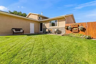 25 Ibis Ln, Pueblo, CO 81005 - Photo 2