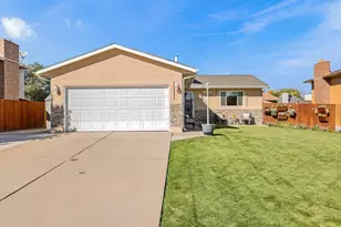 25 Ibis Ln, Pueblo, CO 81005 - Photo 1