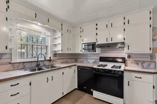 1625 Van Buren St, Pueblo, CO 81004 - Photo 4