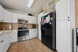 36 Wheatridge Dr, Pueblo, CO 81005 - Photo 2