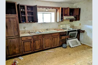 505 W 10th St, Walsenburg, CO 81089 - Photo 4