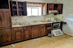 505 W 10th St, Walsenburg, CO 81089 - Photo 4
