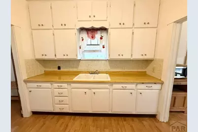 945 Elm St, Pueblo, CO 81004 - Photo 6