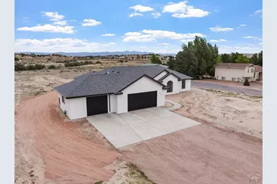 379 S Siesta Dr, Pueblo, CO 81007 - Photo 2