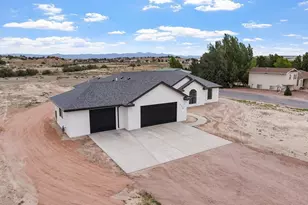 379 S Siesta Dr, Pueblo, CO 81007 - Photo 2