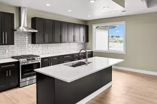 379 S Siesta Dr, Pueblo, CO 81007 - Photo 6