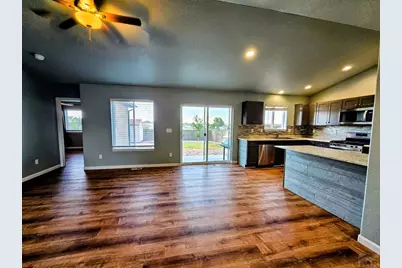 3133 W 18th St, Pueblo, CO 81003 - Photo 8