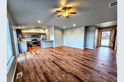 3133 W 18th St, Pueblo, CO 81003 - Photo 2