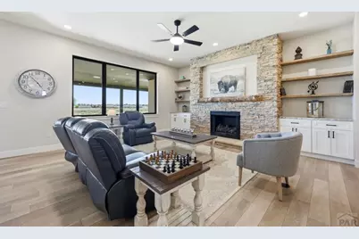 1237 N Challenger Pl, Pueblo, CO 81007 - Photo 4