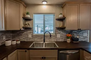 1327 Terry Cir, Pueblo, CO 81005 - Photo 12