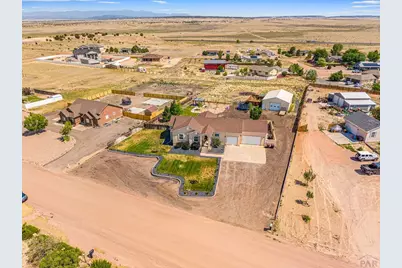 1165 W Meadowmoor Dr, Pueblo, CO 81007 - Photo 2