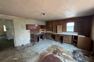 518 Moffat St, Pueblo, CO 81003 - Photo 6