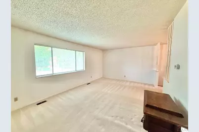 16 Oakbridge Dr, Pueblo, CO 81001 - Photo 6