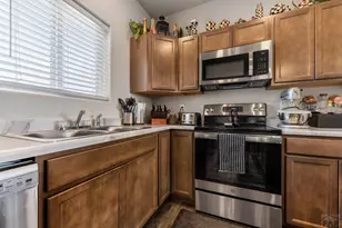 2430 W Cruz Ct, Pueblo, CO 81003 - Photo 10