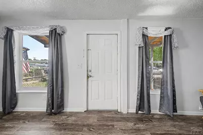 608 E 10th St, Pueblo, CO 81001 - Photo 4