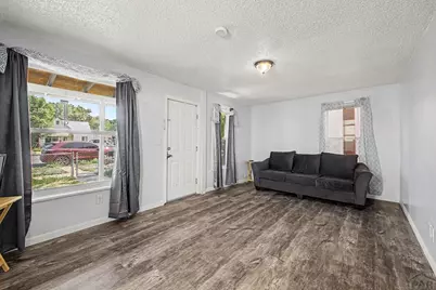 608 E 10th St, Pueblo, CO 81001 - Photo 6