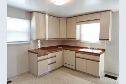 2203 County Farm Rd, Pueblo, CO 81006 - Photo 6