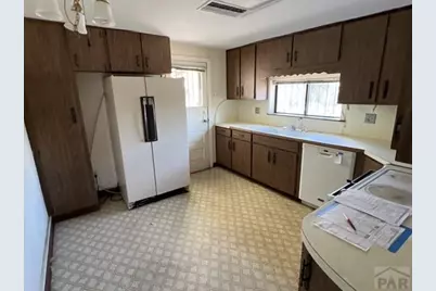 2002 E 10th St, Pueblo, CO 81001 - Photo 12