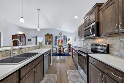 1005 E Kirkwood Dr, Pueblo, CO 81007 - Photo 8
