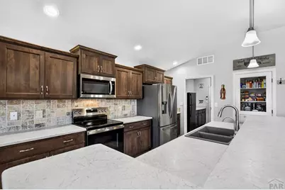 1005 E Kirkwood Dr, Pueblo, CO 81007 - Photo 6
