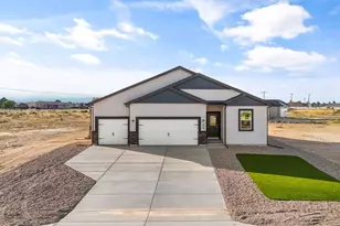 559 E Bayview Dr, Pueblo West, CO 81007 - Photo 2