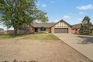 1194 39th Ln, Pueblo, CO 81006 - Photo 2