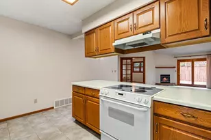 8 Windbridge Ln, Pueblo, CO 81001 - Photo 6