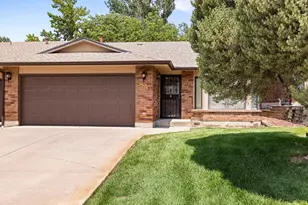 8 Windbridge Ln, Pueblo, CO 81001 - Photo 2