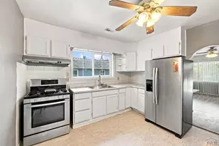 2424 Poplar St, Pueblo, CO 81004 - Photo 12