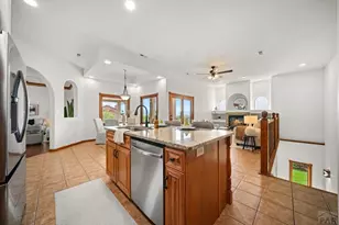995 S Linden Pl, Pueblo West, CO 81007 - Photo 14