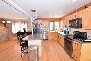 647 Red Cliff Rd, Colorado Springs, CO 80906 - Photo 8