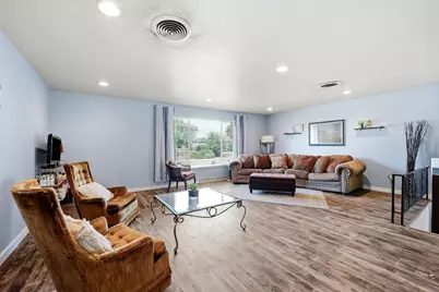110 Encino Dr, Pueblo, CO 81005 - Photo 2