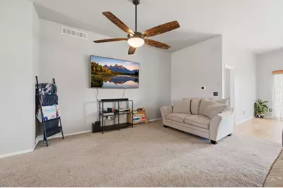 1073 W Mescalero Dr, Pueblo, CO 81007 - Photo 6
