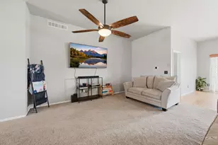 1073 W Mescalero Dr, Pueblo, CO 81007 - Photo 6