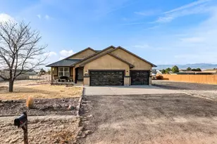 1140 W Shenandoah Dr, Pueblo West, CO 81007 - Photo 1