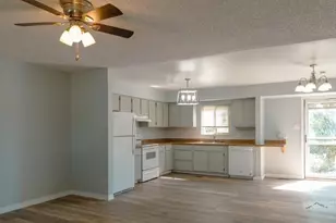 556 Pear St, Pueblo, CO 81005 - Photo 10
