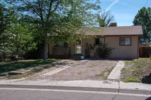 556 Pear St, Pueblo, CO 81005 - Photo 2