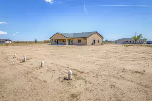 307 N Lyons Dr, Pueblo, CO 81007 - Photo 38