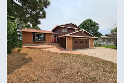 19 Hampton Ct, Pueblo, CO 81001 - Photo 2