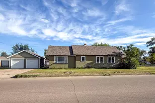 910 S 7th St, Lamar, CO 81052 - Photo 2