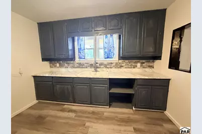 1127 W 16th St, Pueblo, CO 81003 - Photo 6