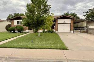 29 Loyola Ln, Pueblo, CO 81005 - Photo 2