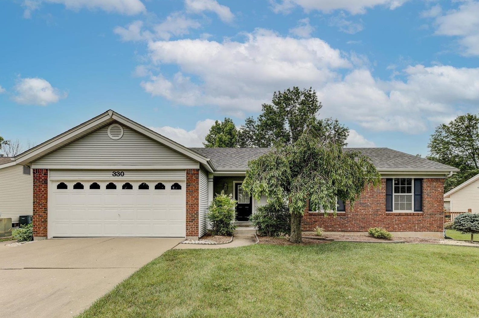 330 Carriage Trail Ct, Saint Peters, MO 63368-8008