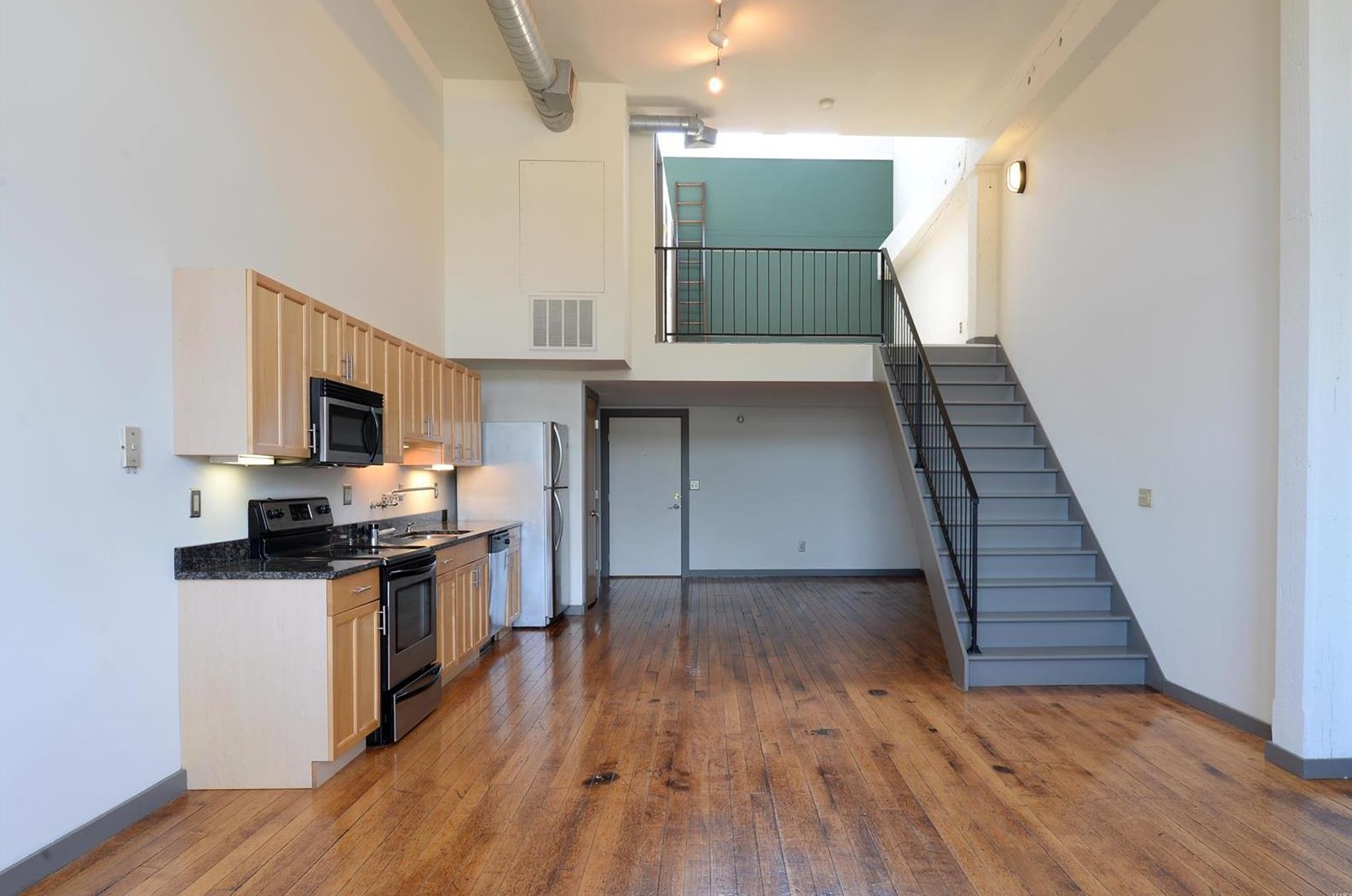 4242 Laclede Ave #223, Saint Louis, MO 63108