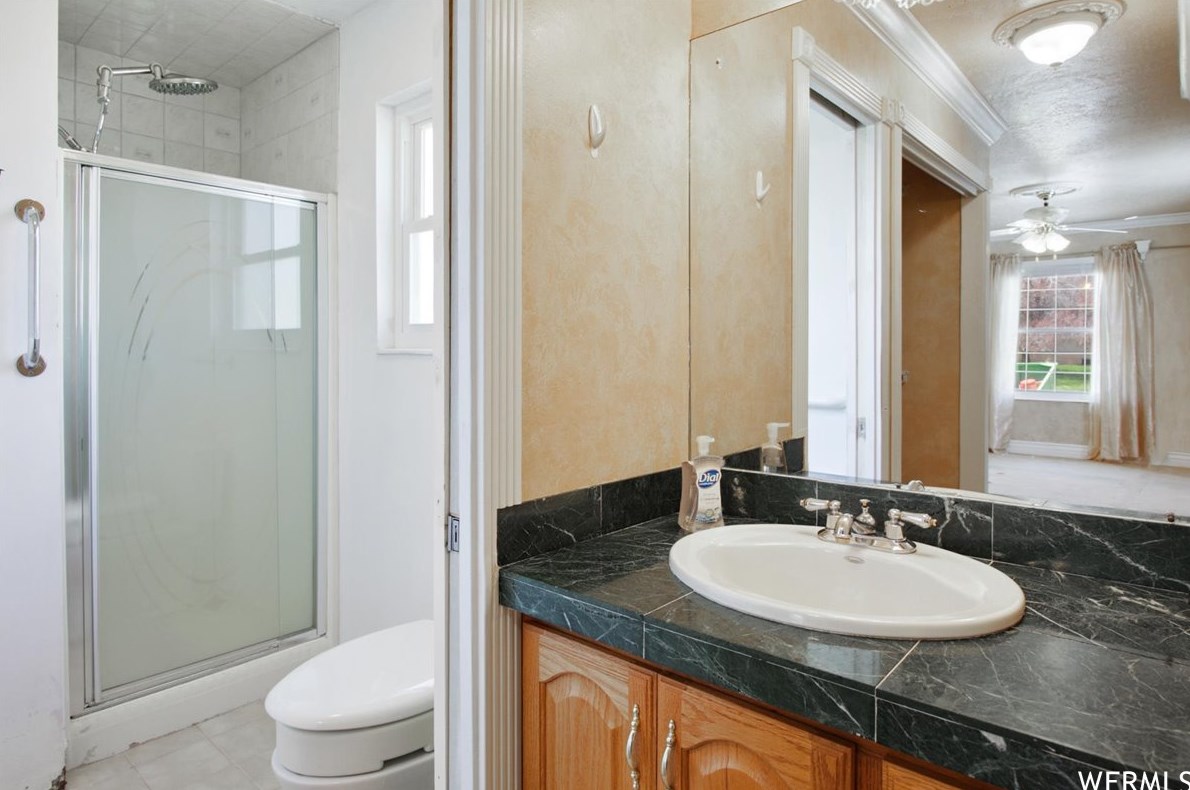 1043 Ash Dr, Layton UT 84040-3426 exterior