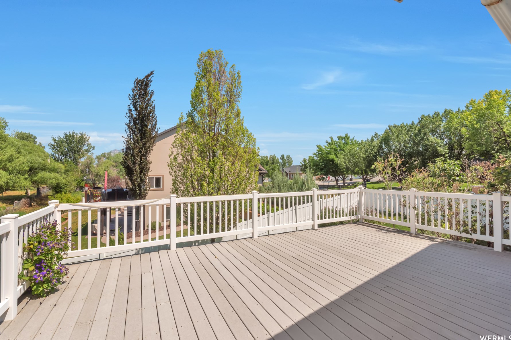 1214 Jordan Riv Dr, Riverton UT 84095-8250 exterior