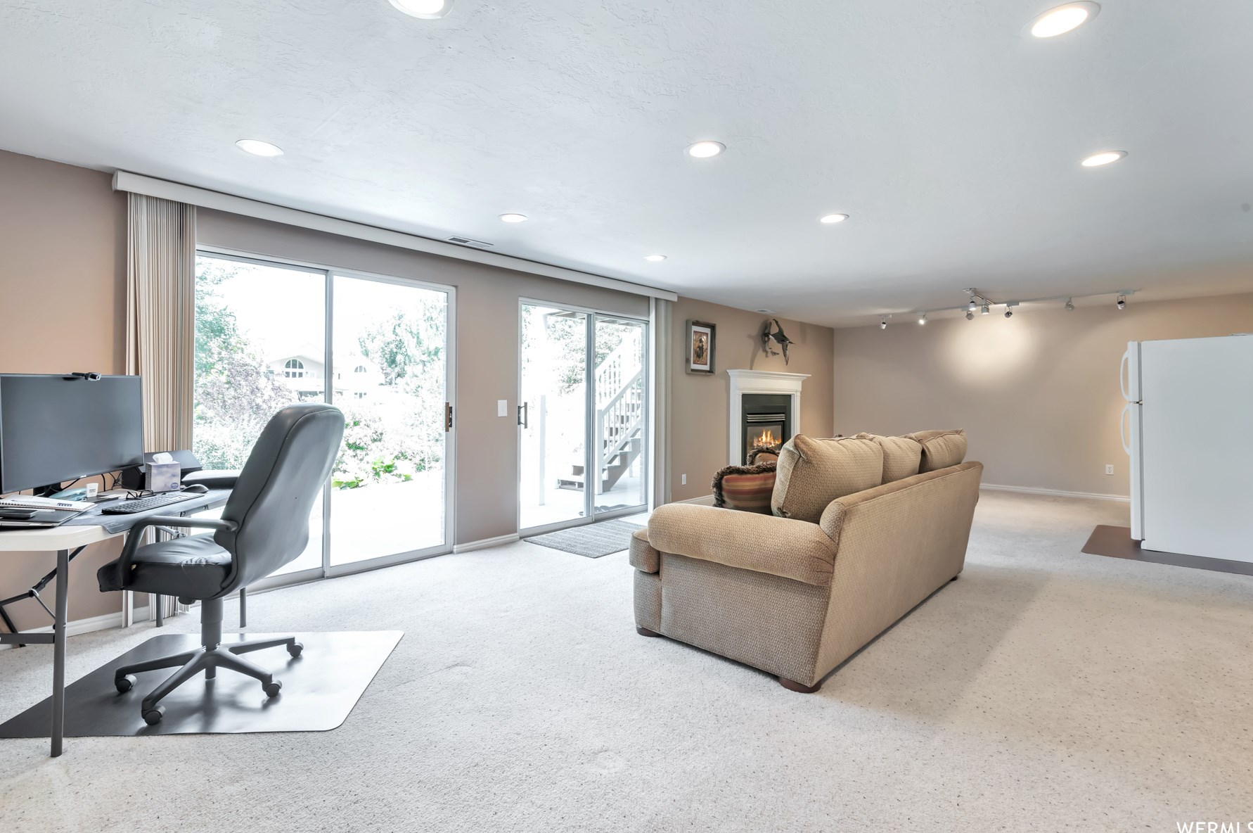 1214 Jordan Riv Dr, Riverton UT 84095-8250 exterior