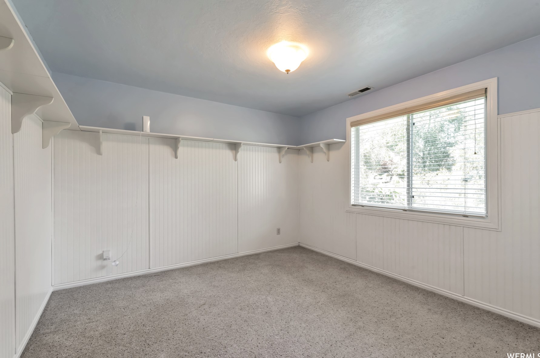 1214 Jordan Riv Dr, Riverton UT 84095-8250 exterior